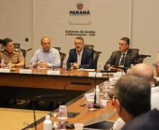 Reunião no Gabinete de Gestão e Informação (GGI) sobre o programa Descomplica Paraná.