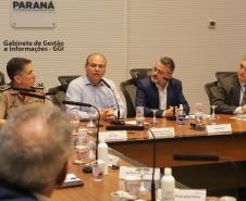 Reunião no Gabinete de Gestão e Informação (GGI) sobre o programa Descomplica Paraná.