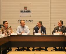 Reunião no Gabinete de Gestão e Informação (GGI) sobre o programa Descomplica Paraná.
