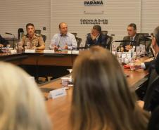 Reunião no Gabinete de Gestão e Informação (GGI) sobre o programa Descomplica Paraná.